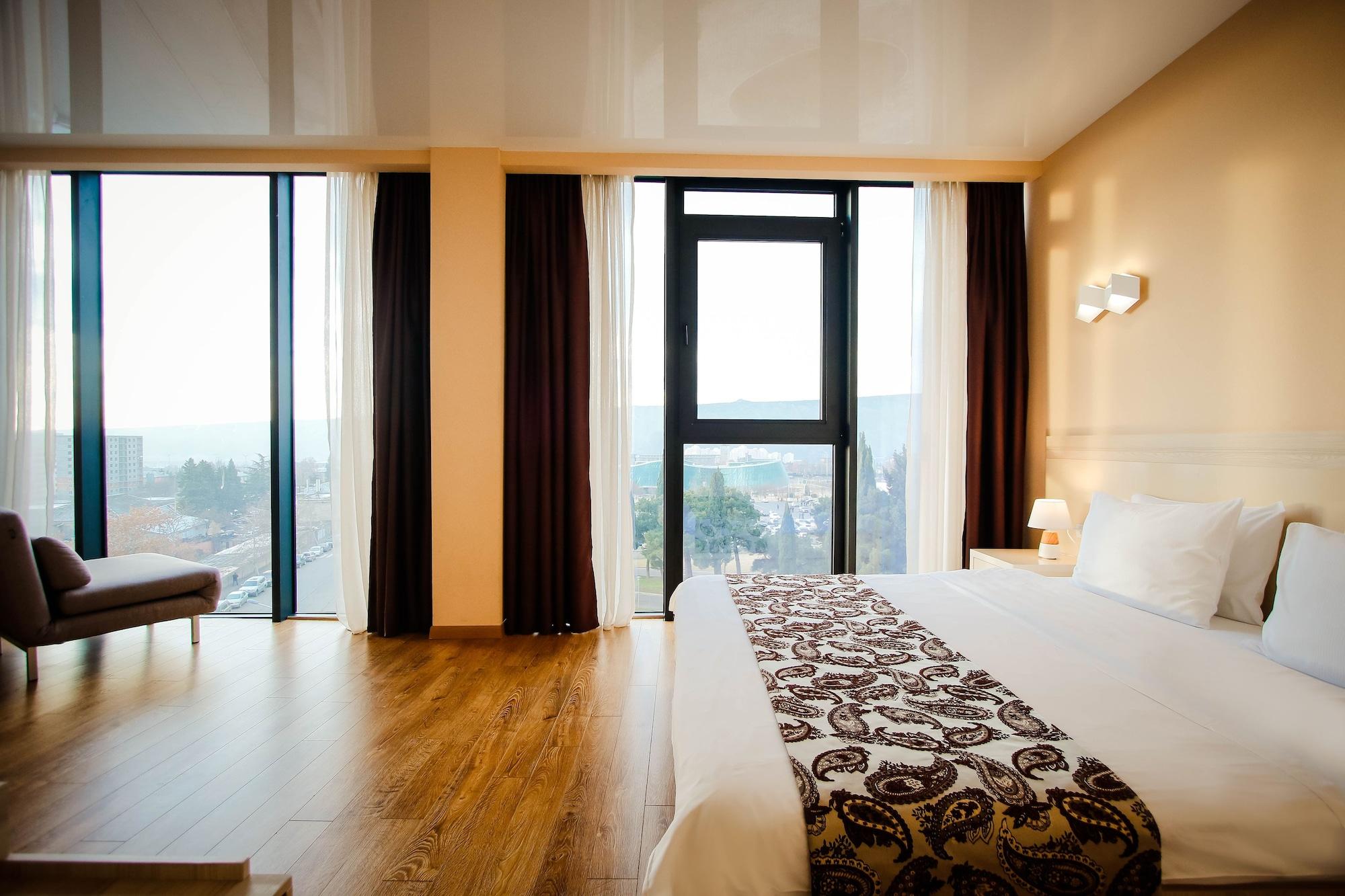 Iveria Inn Hotel Tbilissi Extérieur photo